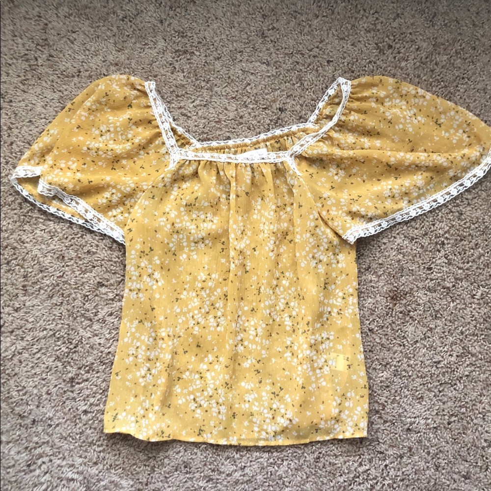 Spring time, yellow, flowy top